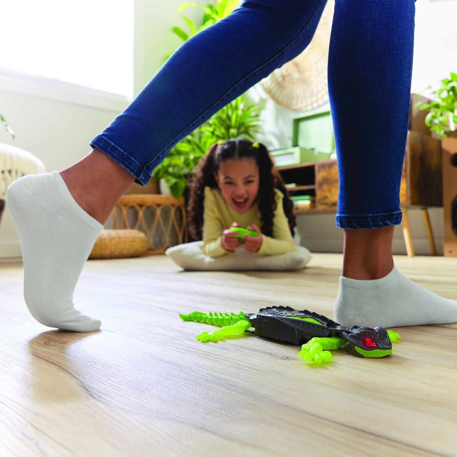 Hex bots gecko - il geco robot rc che scala muri e sorprende tutti - robot giocattolo radiocomandato - SPIN MASTER