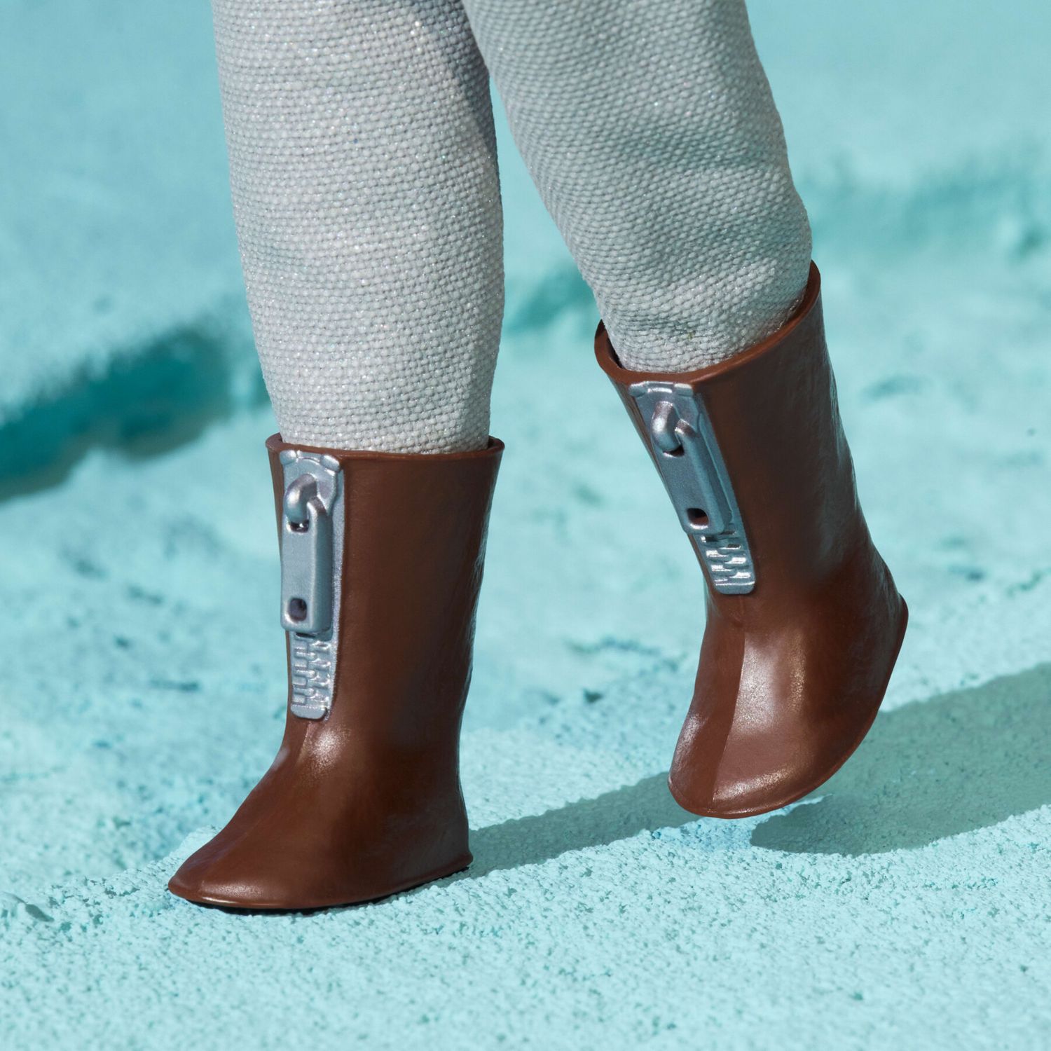 Barbie signature - barbie astronauta, bambola da collezione con tuta argentata, stivali spaziali e casco inclusi, riproduzione vintage del 1965 - Barbie