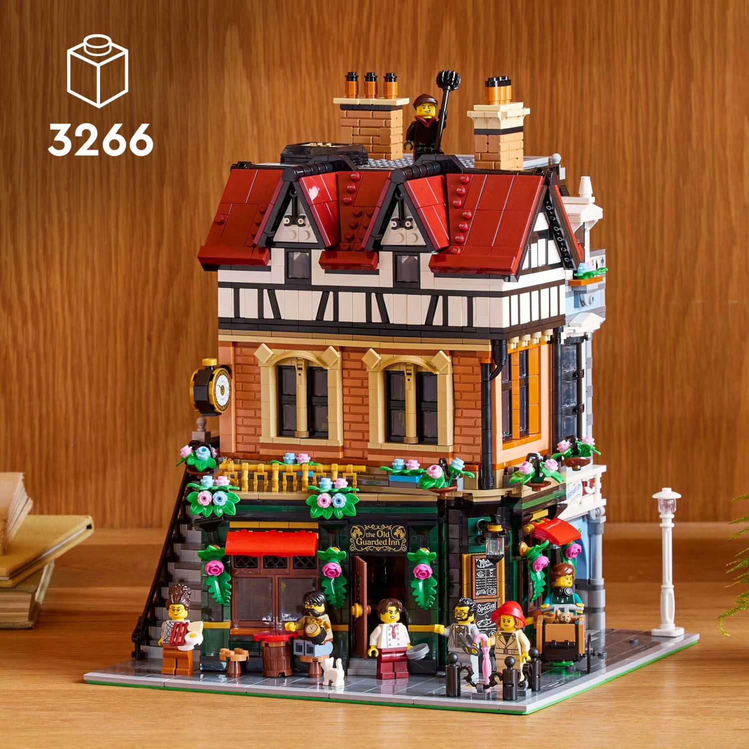 Lego icons 10350 edificio tudor, modellino di casa in miniatura, collezione modular building, regalo per adulti, uomo o donna - Lego, LEGO ICONS