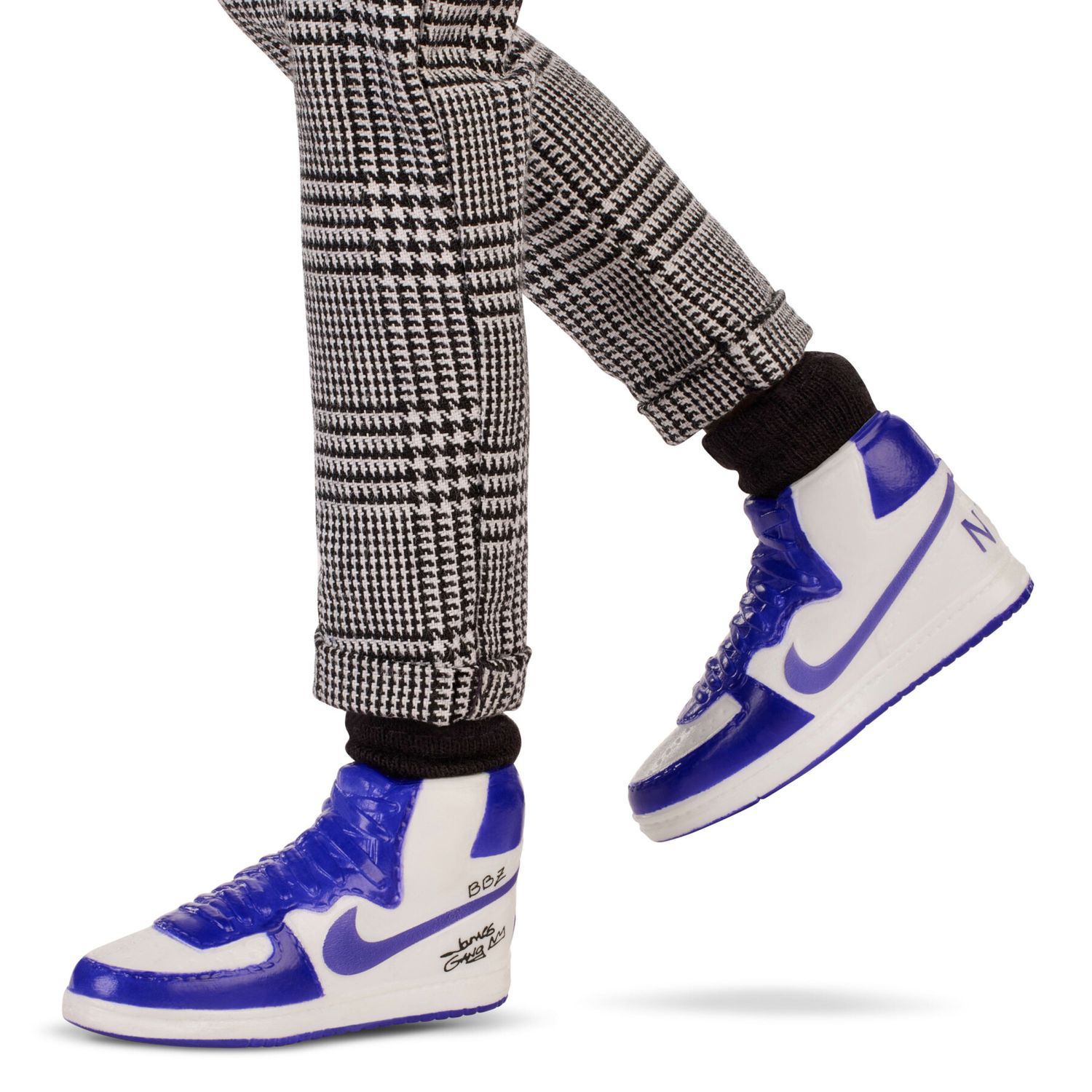 Barbie signature -  lebron james kenbassadors, bambola da collezione del campione nba con giacca in stile college e accessori inclusi - Barbie