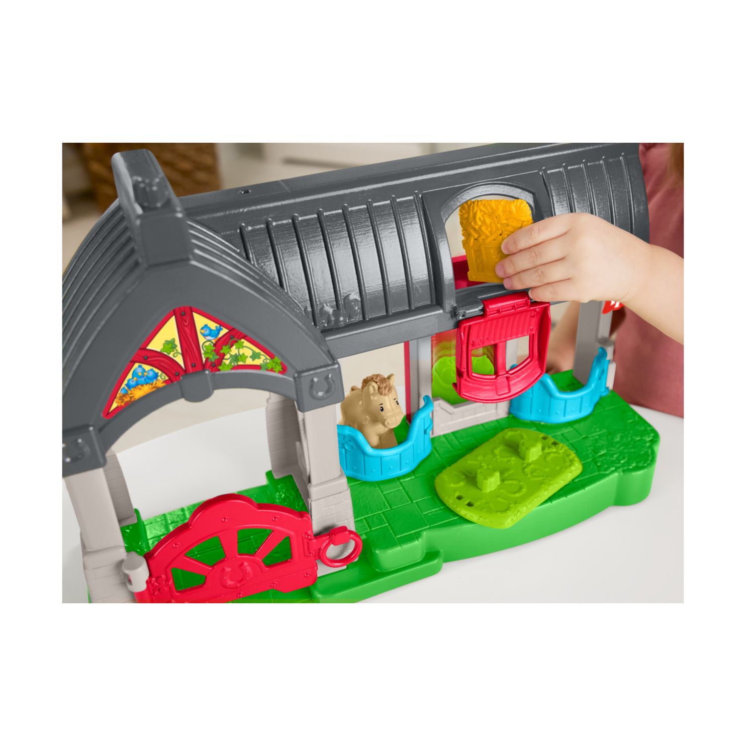 Fisher-price little people - maneggio dei cavalli, playset con suoni, fienile e tre stalle, include 2 cavalli, 1 personaggio e accessori - FISHER PRICE