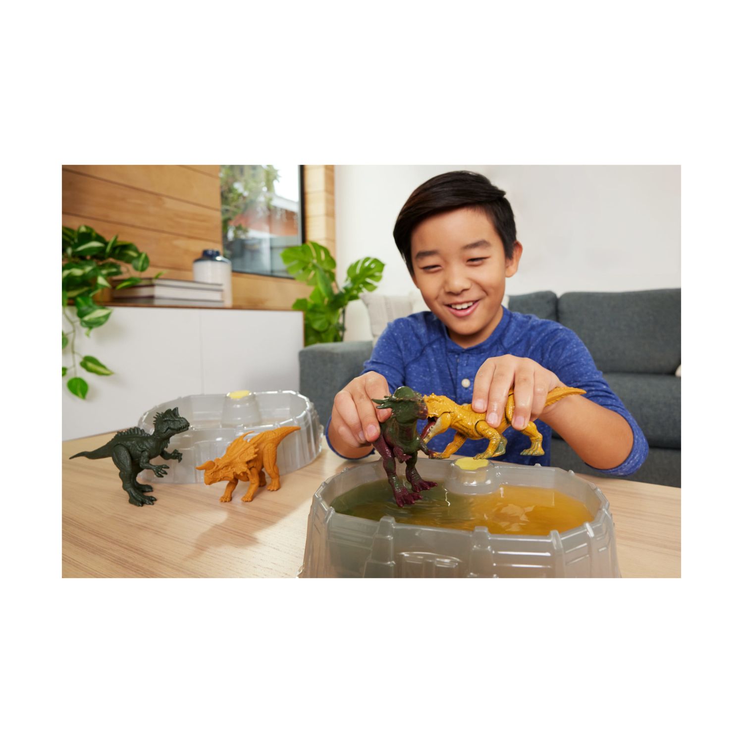 Mattel jurassic world - rivelazione del dinosauro, set da 2 dinosauri con arena da battaglia ed effetto cambia colore - Jurassic World