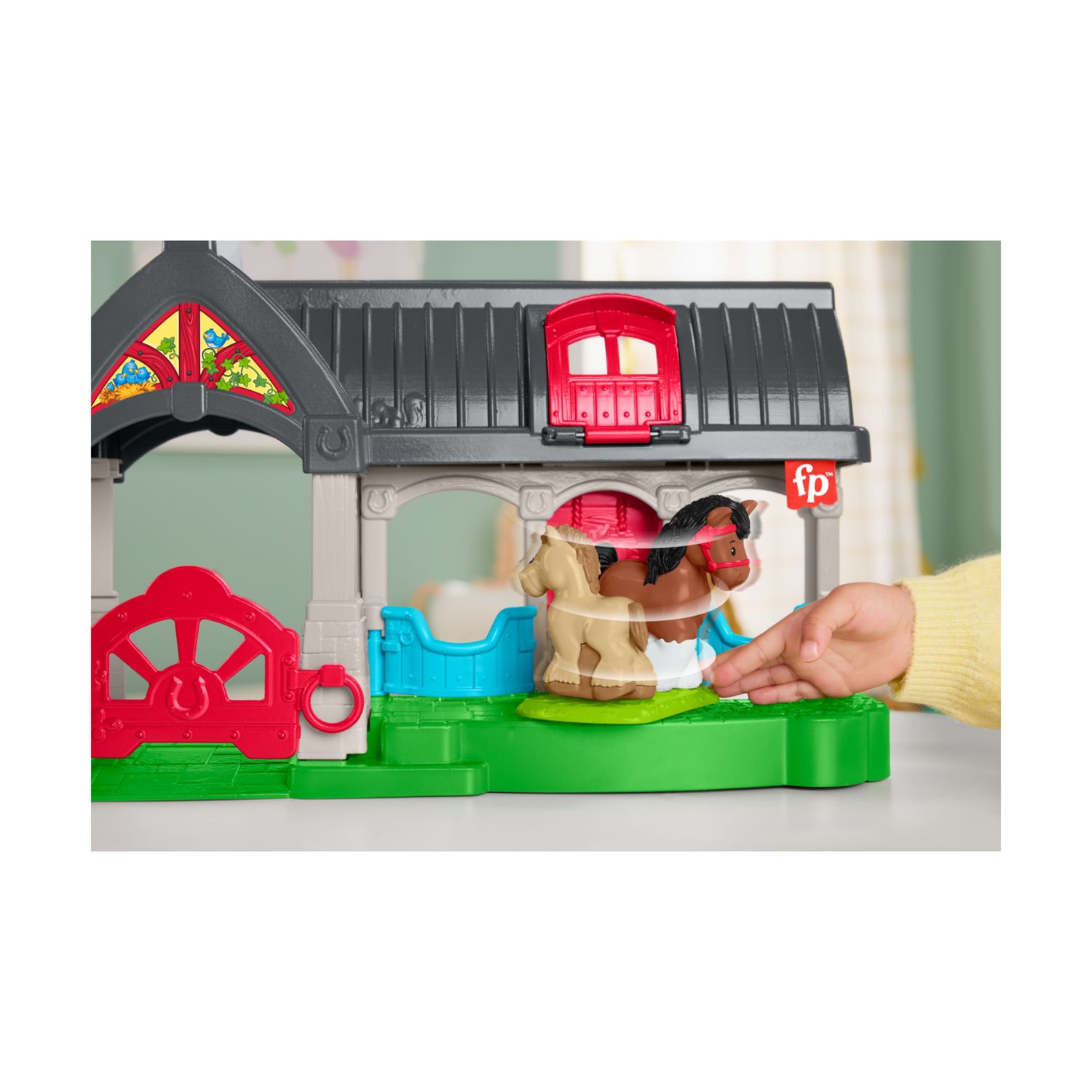 Fisher-price little people - maneggio dei cavalli, playset con suoni, fienile e tre stalle, include 2 cavalli, 1 personaggio e accessori - FISHER PRICE