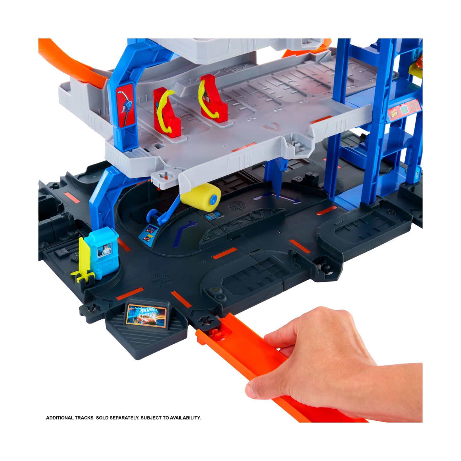 Hot wheels - mega garage, set pista con 3 livelli di gioco e 2 loop, macchinina, elicottero ed adattatori speed snap - Hot Wheels