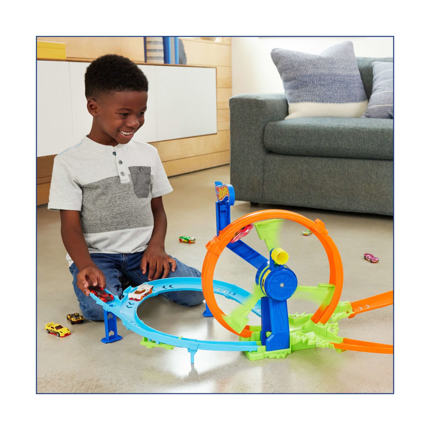 Hot wheels - pista loop rotante, playset con zona scontro su pista a forma di 8 e loop a propulsione, macchinina inclusa - Hot Wheels