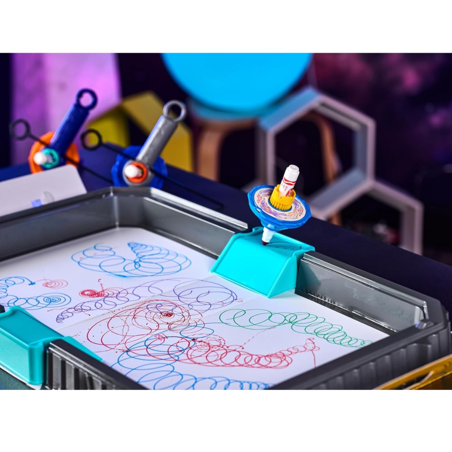 Crayola - colourwhirls, la trottola dei colori, set valigetta arena con 4 trottole - CRAYOLA