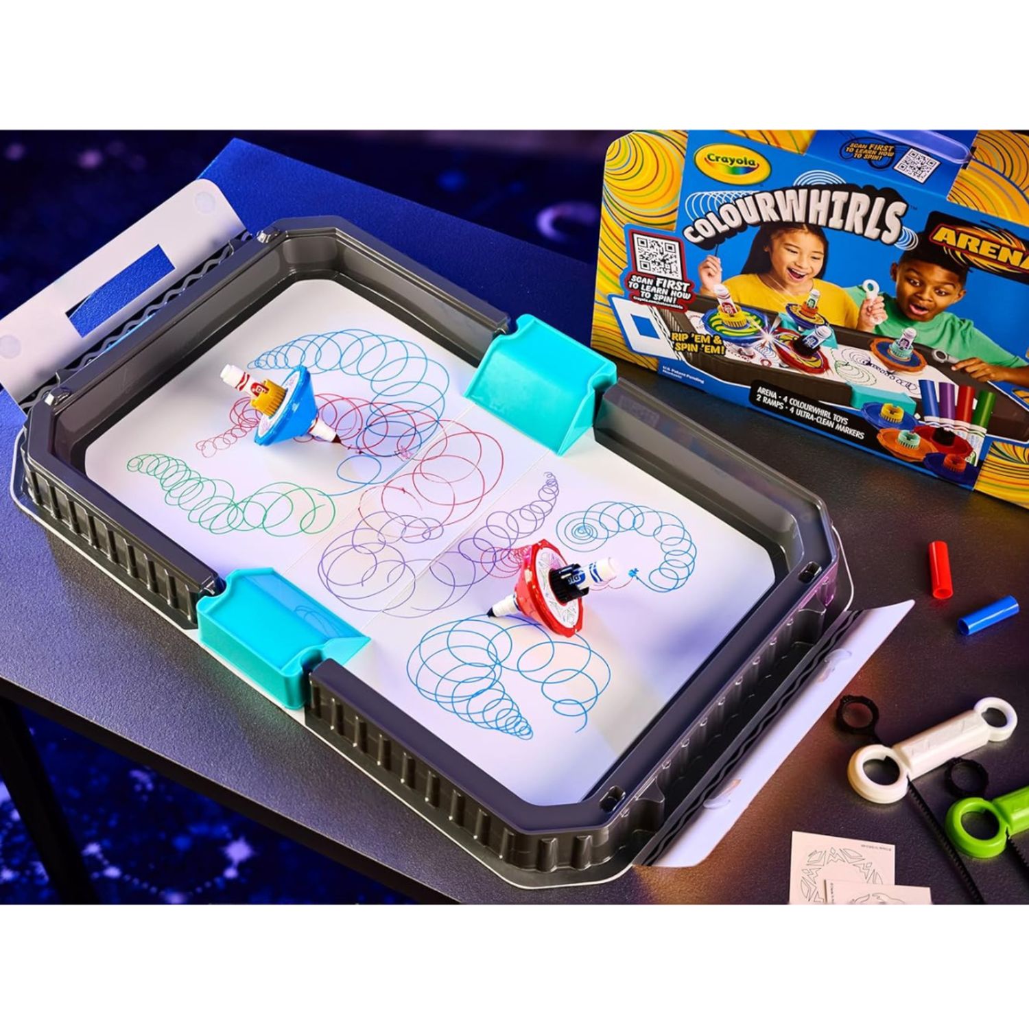 Crayola - colourwhirls, la trottola dei colori, set valigetta arena con 4 trottole - CRAYOLA