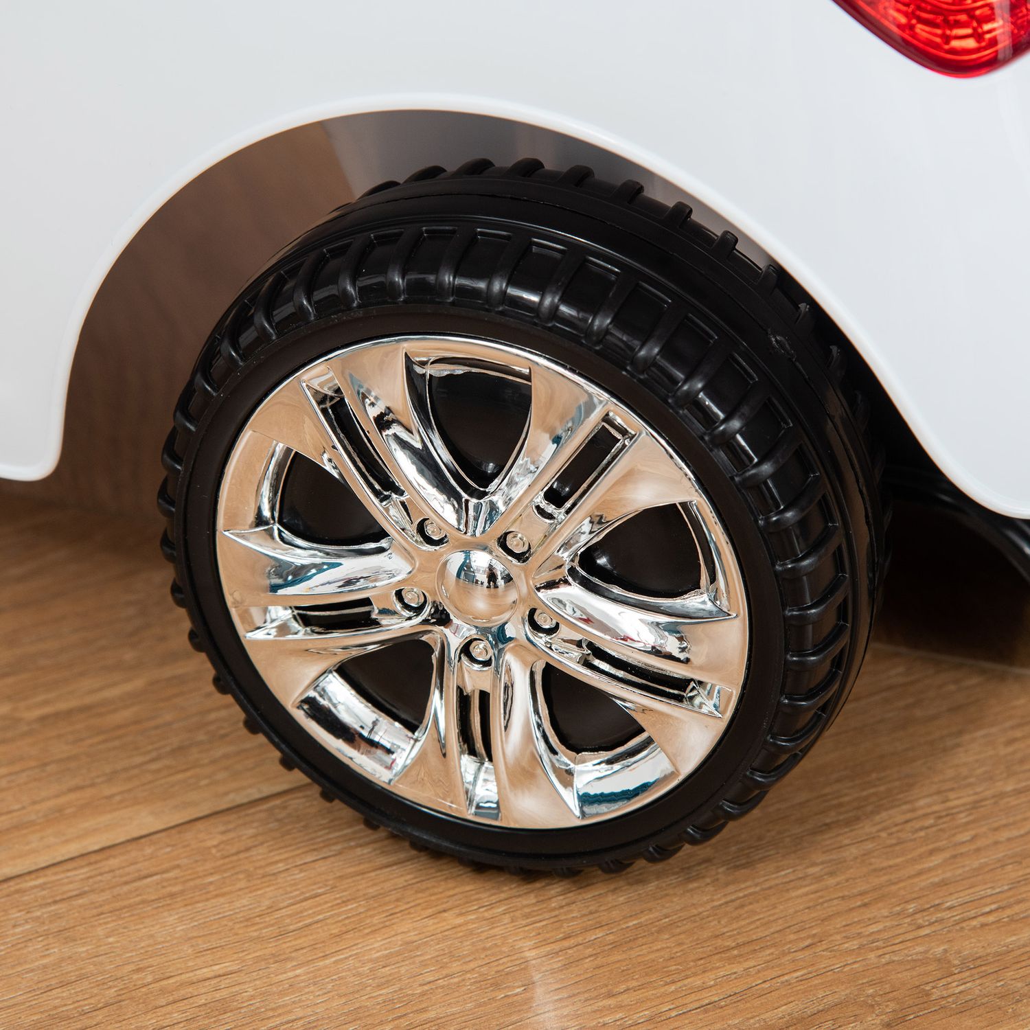 Macchinina per bambini cavalcabile con volante, fari e musiche, età 18-36 mesi, bianco - 