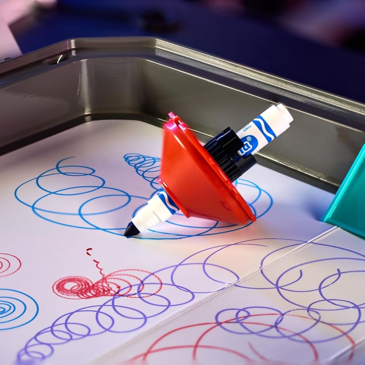 Crayola - colourwhirls, la trottola dei colori, set valigetta arena con 4 trottole - CRAYOLA