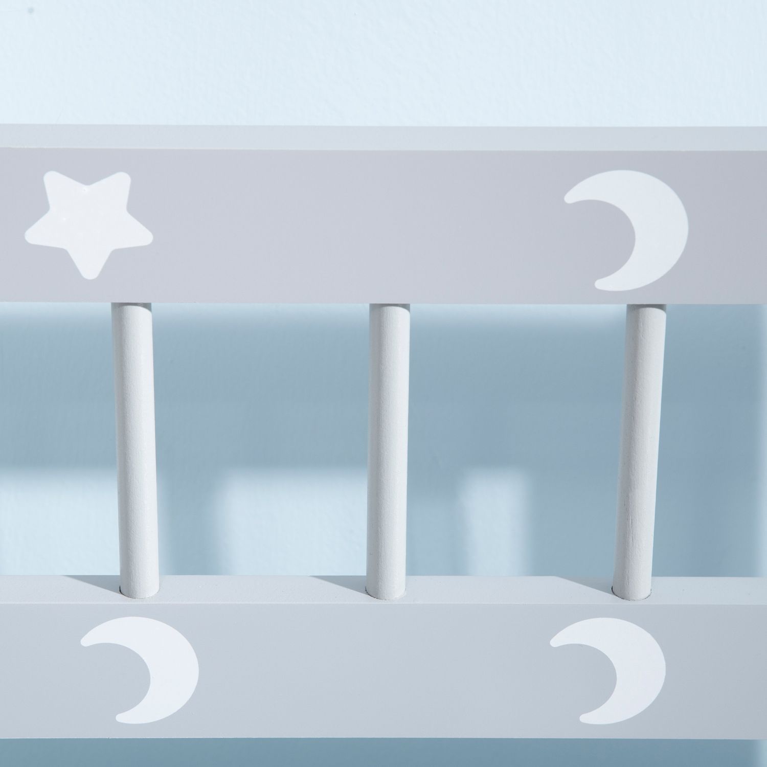 Cassapanca moderna portagiochi con leva a gas, in mdf e legno di pino, 60x30x50 cm, bianco e grigio - 