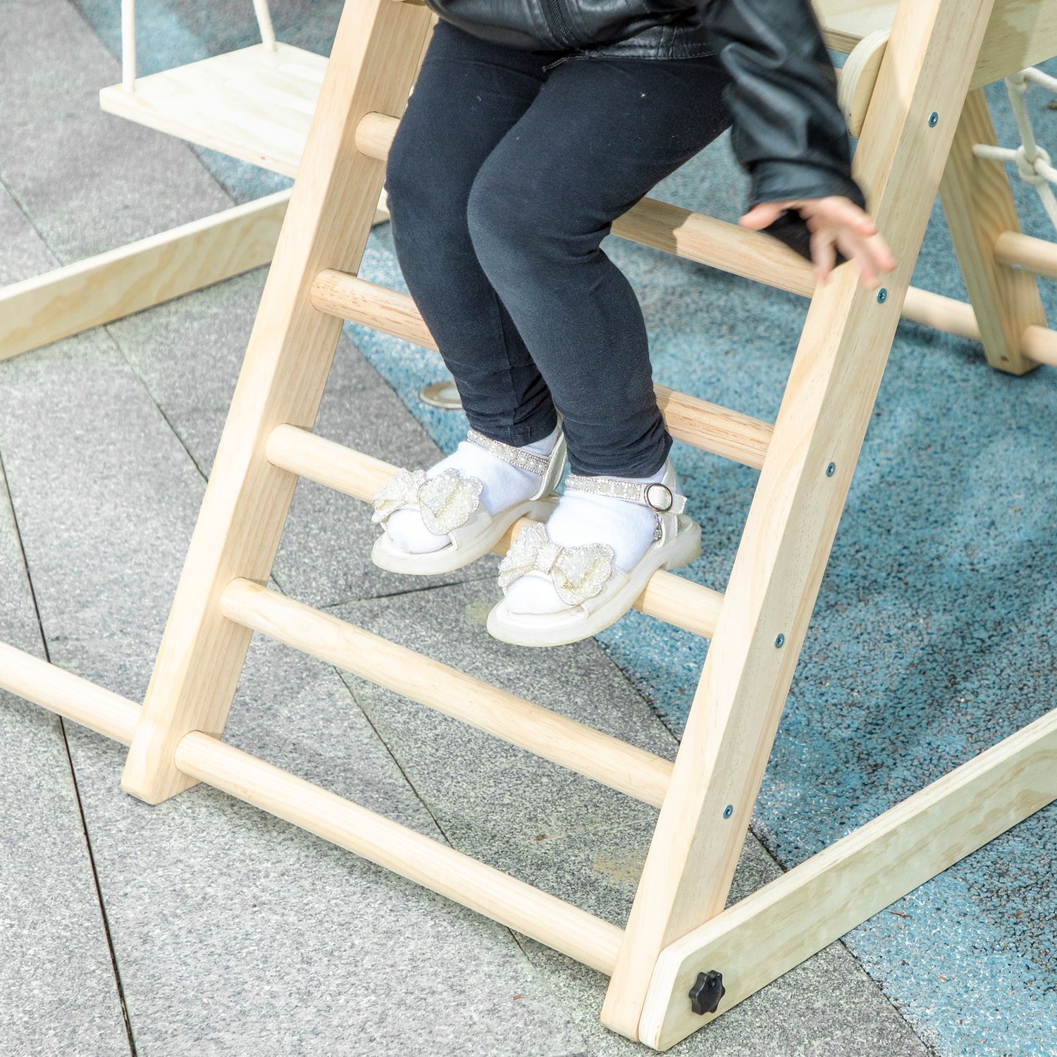 Gioco arrampicata 5 in 1 pieghevole con scivolo, 2 pareti, altalena e canestro, in legno, 140x172.5x116.5 cm - 