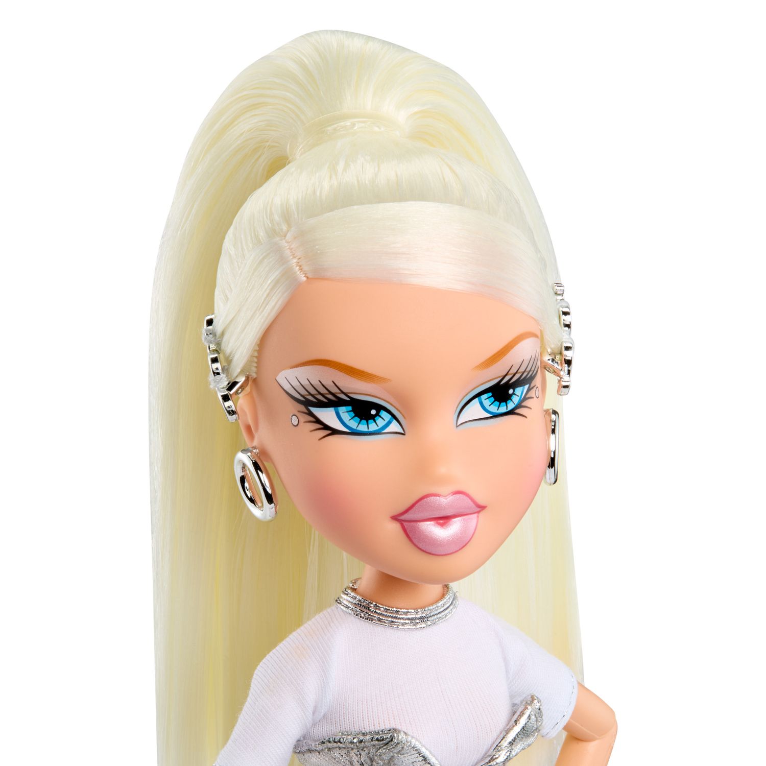 Bratz charmz cloe - bambola fashion con braccialetto e charm collezionabile, include outfit e accessori, confezione da esposizione - BRATZ