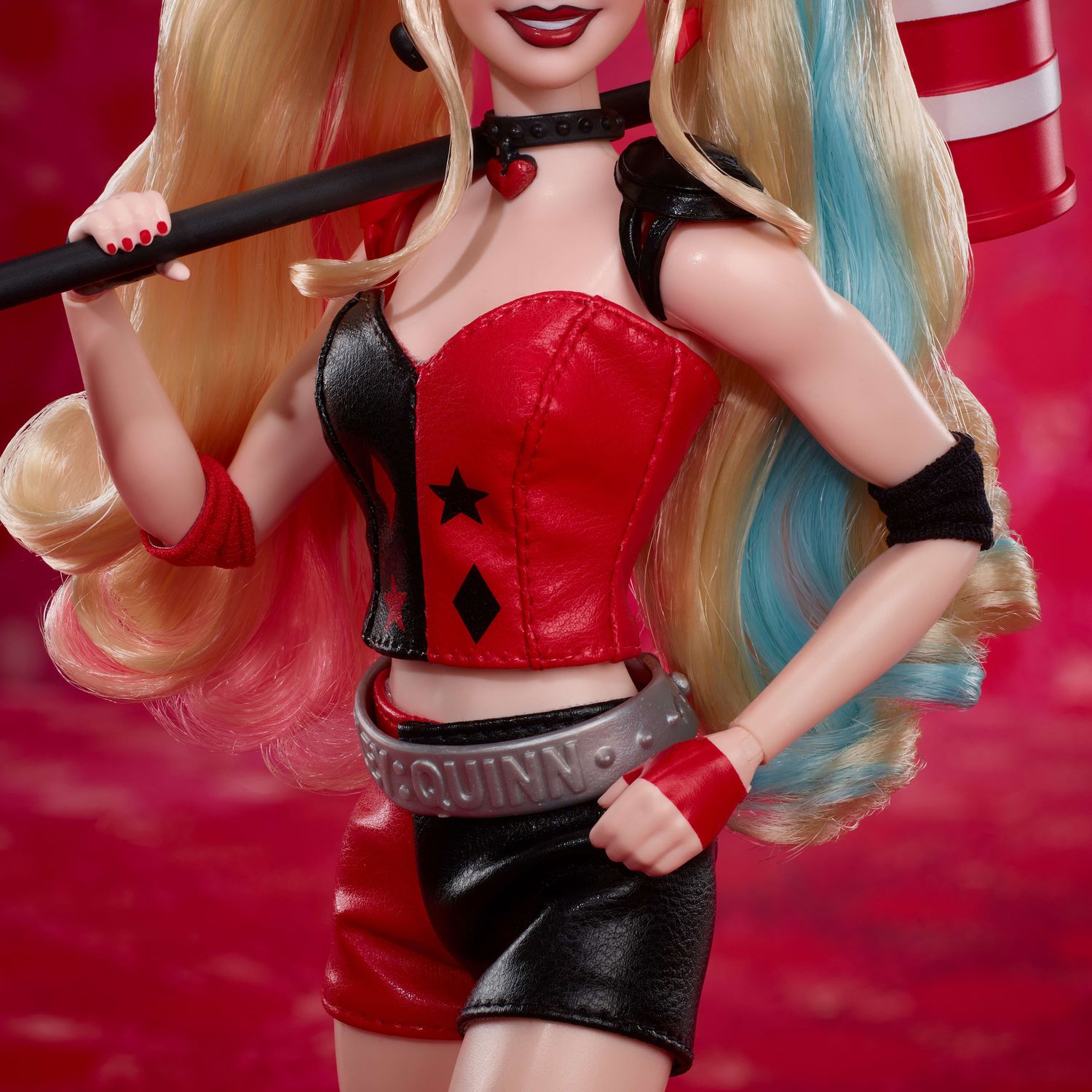 Barbie signature - harley quinn - DC COMICS, Barbie