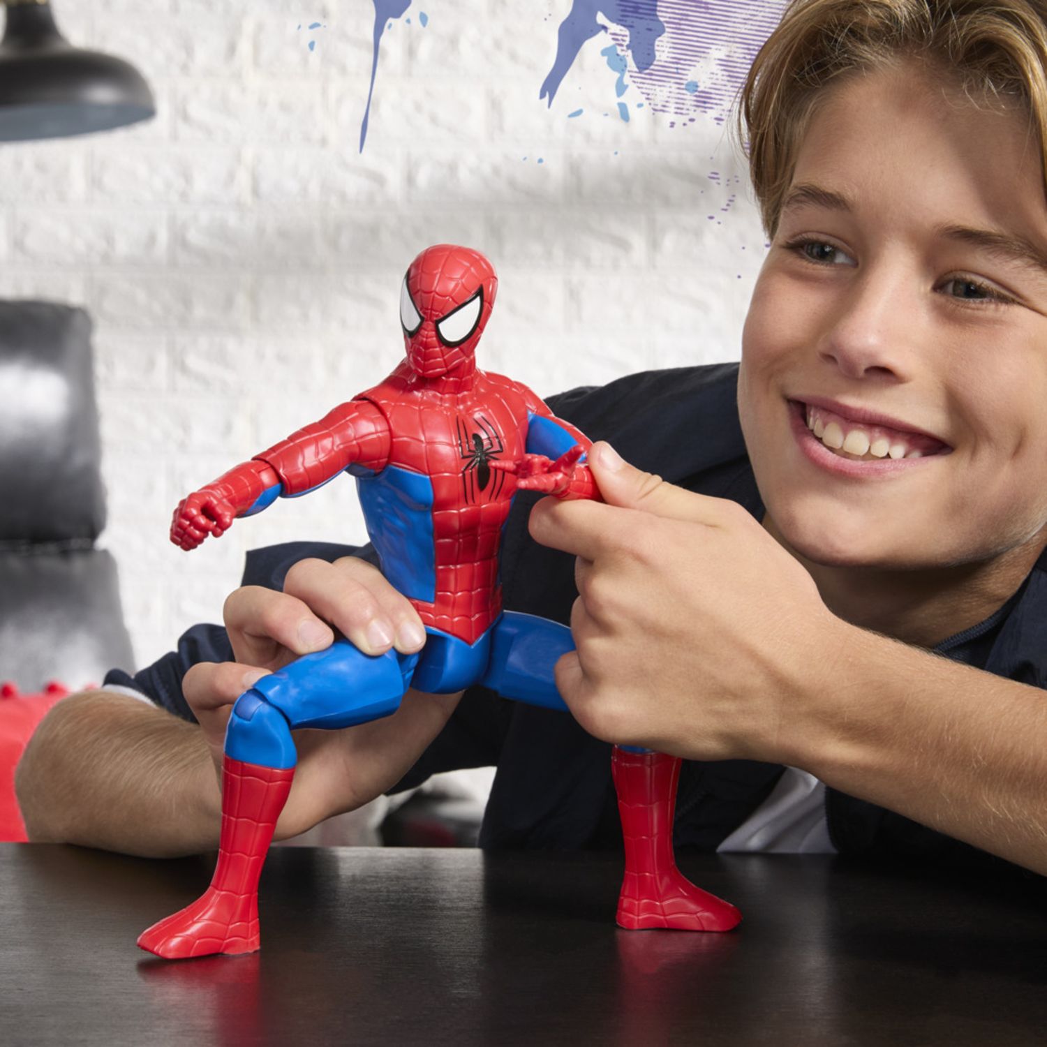 Hasbro marvel spider-man, titan series, spider-man – action figure, giocattoli di supereroi da 30 cm per bambini e bambine dai 4 anni in su - Spiderman