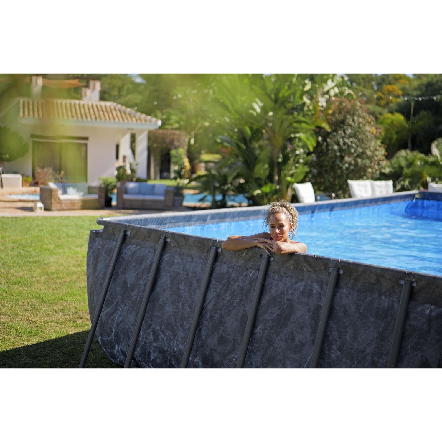 Piscina rettangolare di dimensioni 24' x 12' x 52" / 7,32 m x 3,66 m x 1,32 m - Bestway