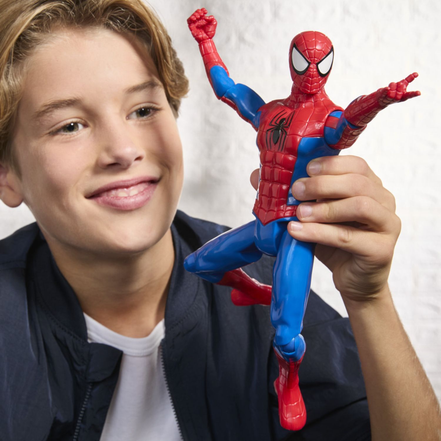 Hasbro marvel spider-man, titan series, spider-man – action figure, giocattoli di supereroi da 30 cm per bambini e bambine dai 4 anni in su - Spiderman