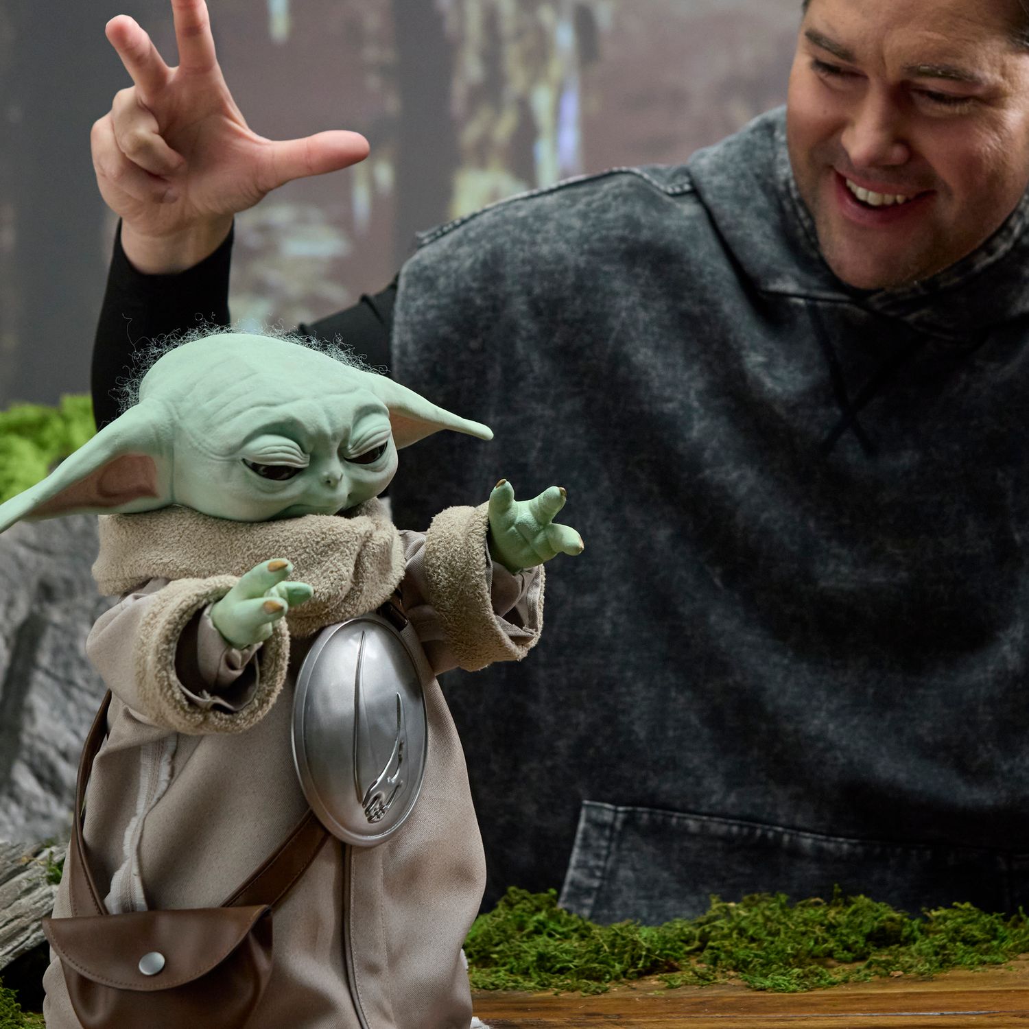 Star wars ultimate grogu animatronico premium 1:1 - replica grandezza naturale edizione limitata, oltre 250 animazioni e suoni, 14+ - Star Wars